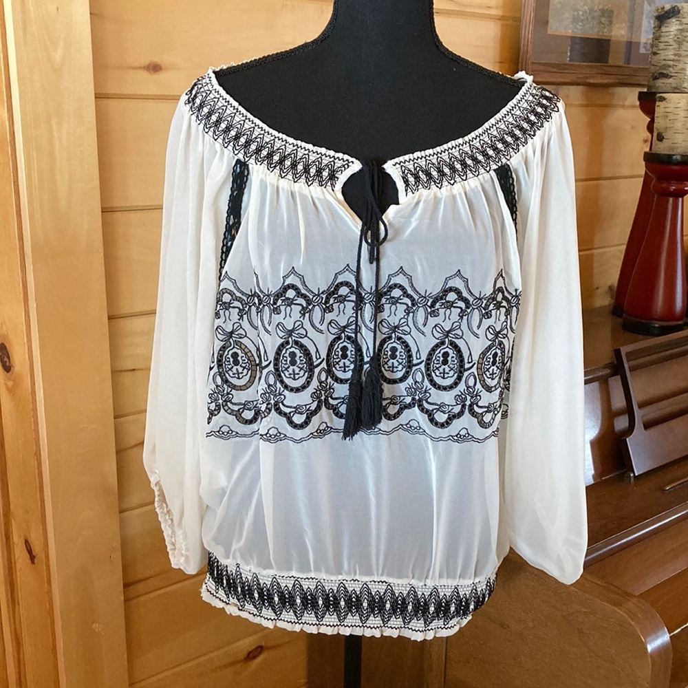 NWOT ivory and black blouson top